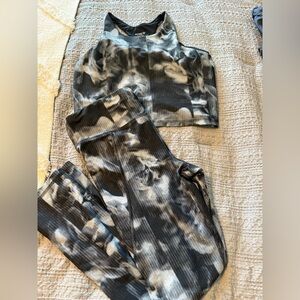 Old Navy Active girls sports bra (xl) (14/16) and leggings (L) ( 10/12)